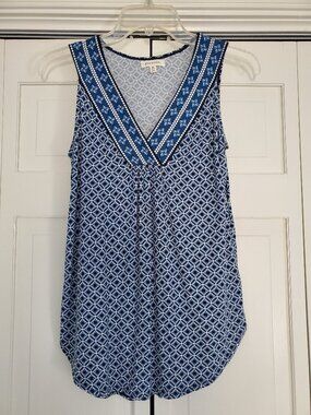 Max Studio Blue & White Geometric Sleeveless V-Neck Tank Top
